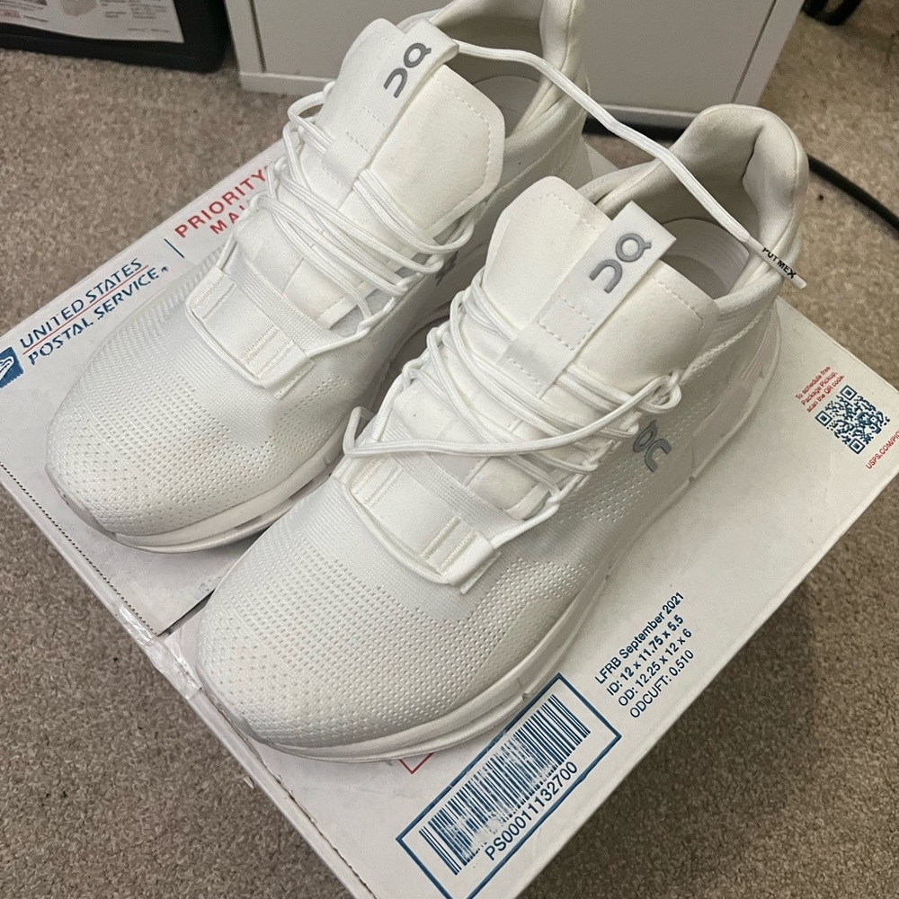 On Cloud Running Sneaker